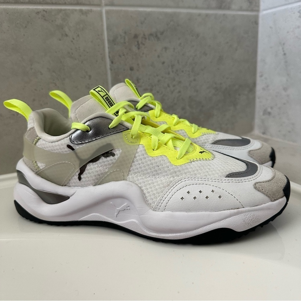 Puma Women's Rise Glow Low Top Sneakers Size 8